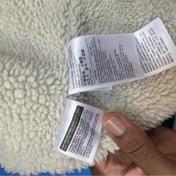 Gray Denim Levi’s Jacket with Sherpa Collar - Picture 5 of 7